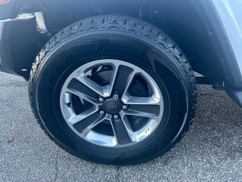 Used 2018 Jeep Wrangler Unlimited Sahara image 9