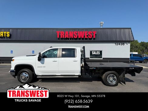 Used 2024 Chevrolet Silverado 3500 LT w/ Convenience Package AWD/4WD image 2