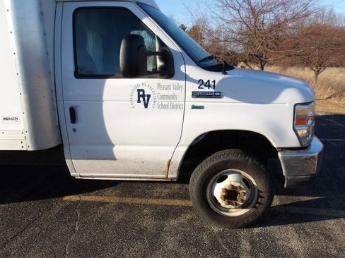 Used 2013 Ford E-350 and Econoline 350 Super Duty w/ Payload Pkg image 10