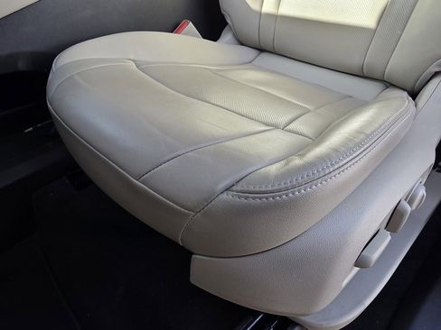 Used 2021 Buick Enclave Essence image 23