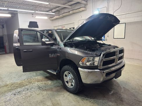 Used 2018 RAM 2500 Tradesman w/ Chrome Appearance Group AWD/4WD image 9