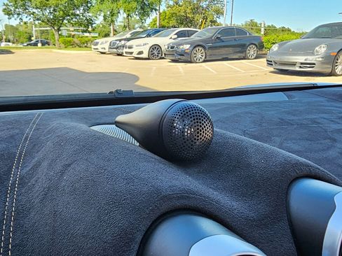 Used 2019 McLaren 570S Spider image 40