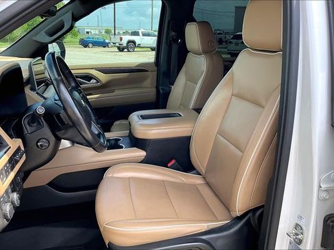 Used 2021 Chevrolet Suburban Premier w/ Premium Package AWD/4WD image 18