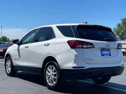 Used 2022 Chevrolet Equinox LS w/ LS Convenience Package FWD image 9