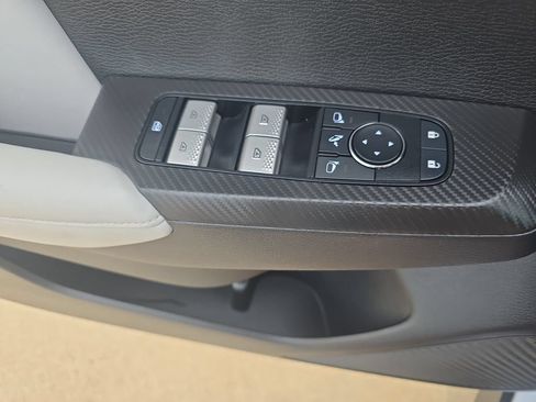 Used 2025 Mitsubishi Outlander SE AWD/4WD image 29