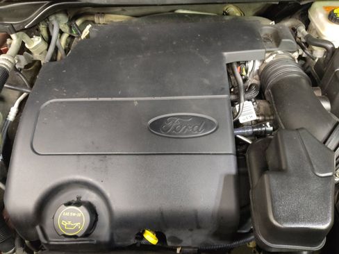 Used 2016 Ford Explorer XLT w/ Equipment Group 202A AWD/4WD image 30