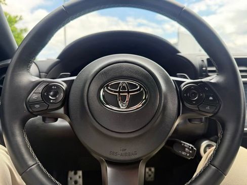 Used 2025 Toyota GR86 Premium w/ ALL Weather Mat Package (TMS) RWD image 15