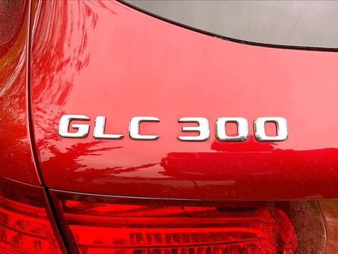 Used 2017 Mercedes-Benz GLC 300 4MATIC image 32