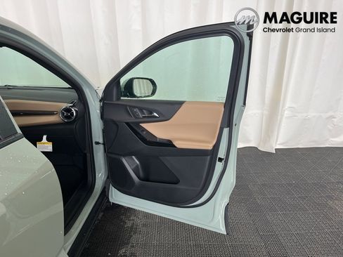 New 2026 Chevrolet Equinox ACTIV w/ LPO, Floor Liner Package image 17