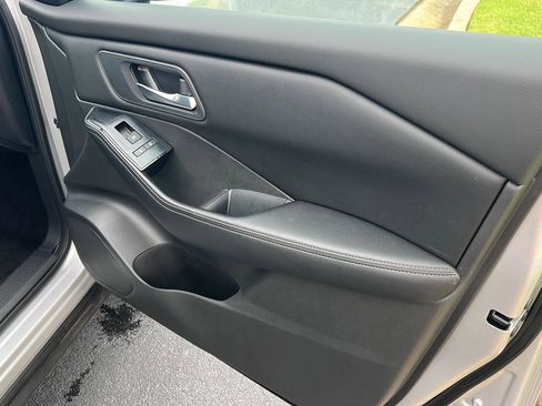 Used 2024 Nissan Rogue SV image 14