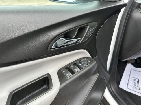 Used 2024 Chevrolet Equinox LS w/ Sport Edition image 17