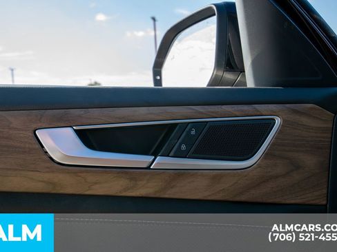 Used 2025 Volkswagen Atlas SE image 26