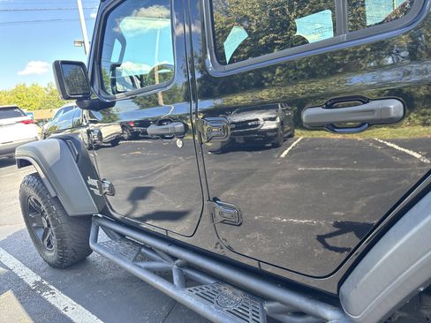 Used 2019 Jeep Wrangler Unlimited Sport image 10