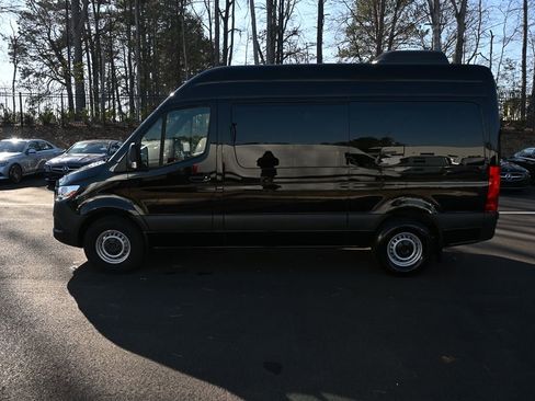 Used 2023 Mercedes-Benz Sprinter 2500 image 3