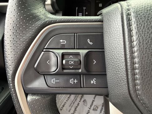 Certified 2025 Toyota 4Runner SR5 AWD/4WD image 15
