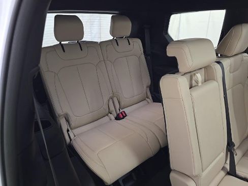 Used 2023 Jeep Grand Cherokee L Limited AWD/4WD image 7