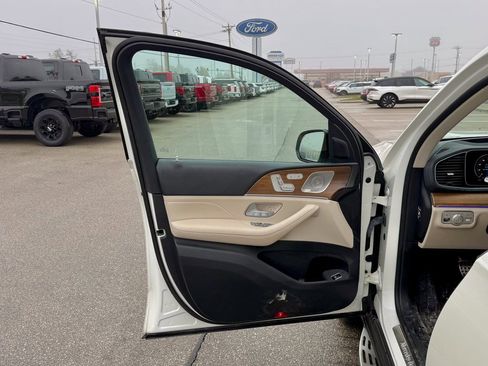 Used 2022 Mercedes-Benz GLS 450 4MATIC image 13