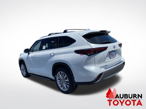 New 2026 Toyota Highlander Platinum AWD/4WD image 4