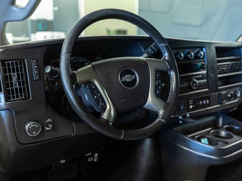 Used 2017 Chevrolet Express 3500 Extended RWD image 16
