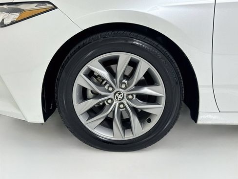 Used 2022 Toyota Avalon XLE w/ Moonroof Package FWD image 32