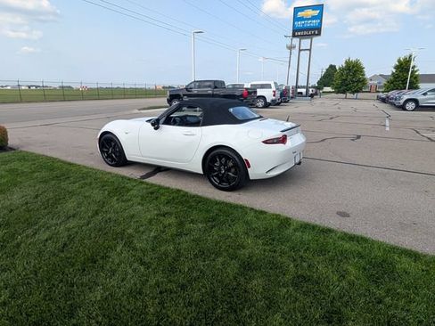 Used 2021 MAZDA MX-5 Miata Club RWD image 8