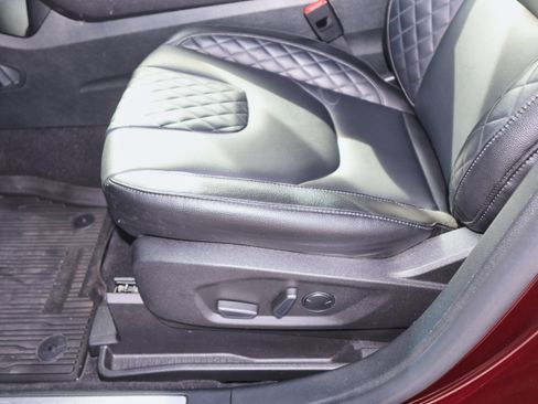 Used 2024 Ford Edge Titanium image 11