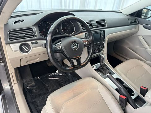 Used 2019 Volkswagen Passat 2.0T Wolfsburg image 4