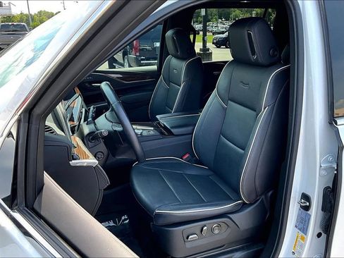 Used 2024 Cadillac Escalade ESV Premium Luxury AWD/4WD image 23