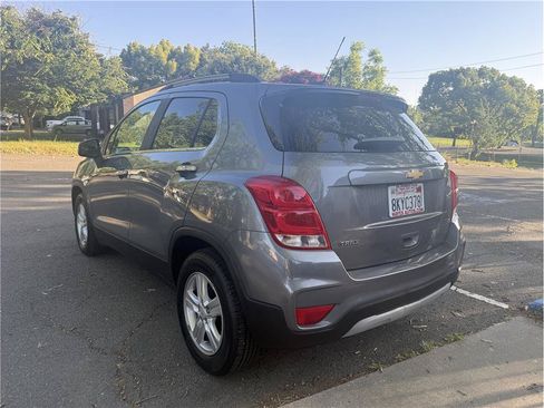 Used 2019 Chevrolet Trax LT w/ LT Convenience Package FWD image 5