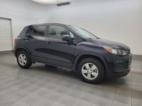 Used 2022 Chevrolet Trax LS w/ Tint and Cruise Package image 11