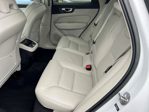 Certified 2022 Volvo XC60 B5 Inscription w/ Advanced Package image 19
