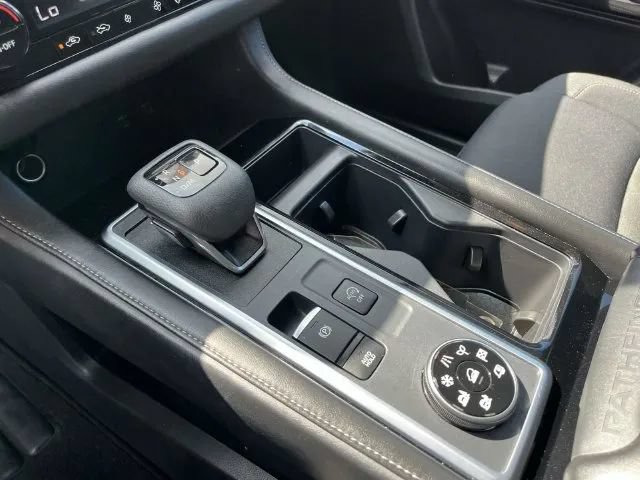 Certified 2025 Nissan Pathfinder SV AWD/4WD image 35