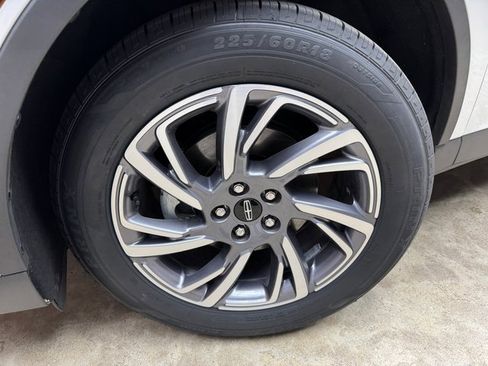 Used 2023 Lincoln Corsair AWD image 28