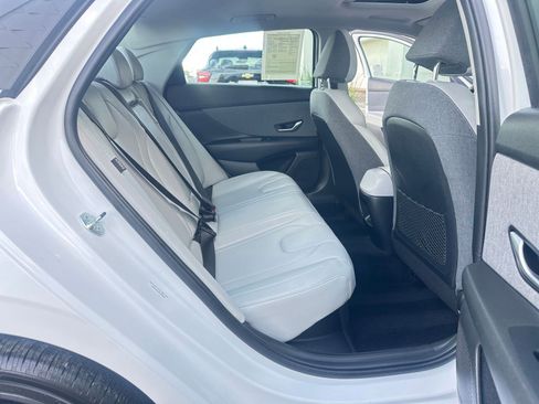 Used 2025 Hyundai Elantra Limited image 27