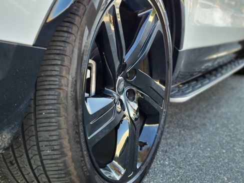 Used 2025 Land Rover Discovery Dynamic SE image 48