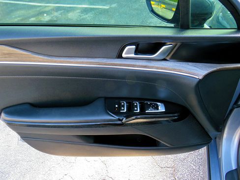 Used 2023 Kia K5 EX image 17