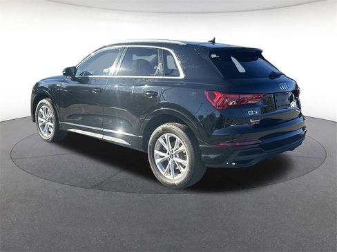 Used 2024 Audi Q3 2.0T Premium image 3
