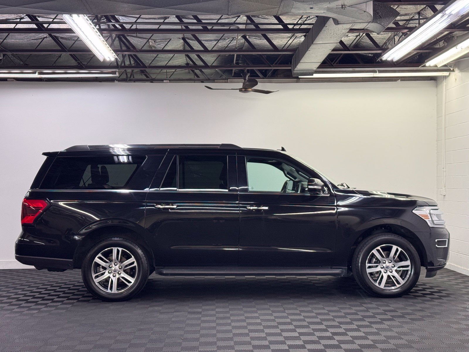 Used 2024 Ford Expedition Max Limited AWD/4WD image 4