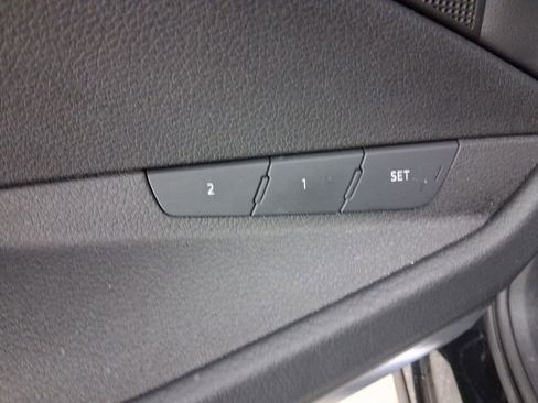 Used 2022 Audi e-tron Premium Plus w/ Premium Plus Package image 15