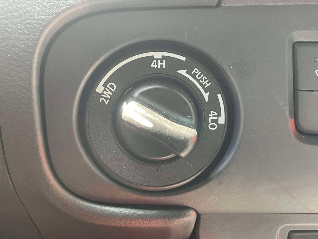 Used 2025 Nissan Frontier PRO-4X AWD/4WD image 29