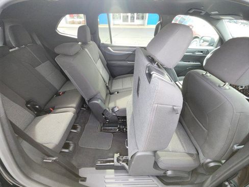 Used 2025 GMC Acadia Elevation image 18