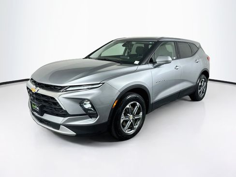 Used 2025 Chevrolet Blazer LT FWD image 3