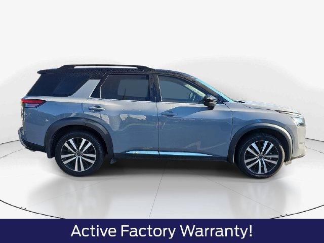 Used 2024 Nissan Pathfinder Platinum FWD image 3