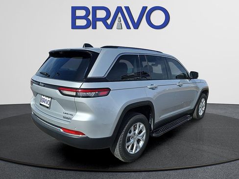 Used 2023 Jeep Grand Cherokee Limited w/ Luxury Tech Group II image 5