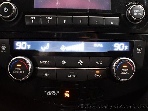 Used 2017 Nissan Rogue SV image 36