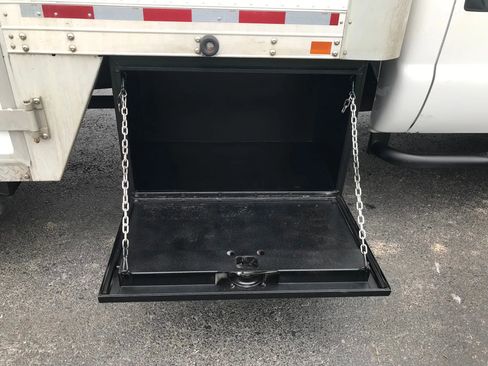 Used 2016 Ford F550 2WD Regular Cab Super Duty image 41