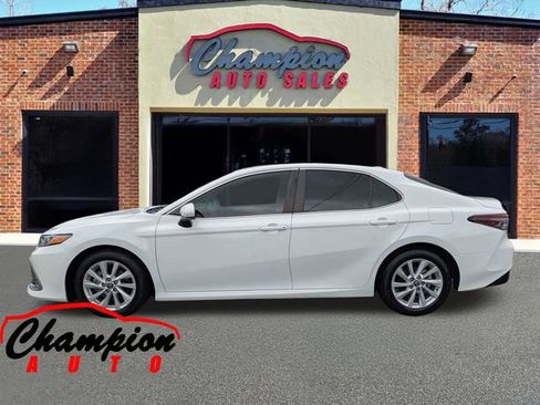 Used 2021 Toyota Camry LE FWD image 8