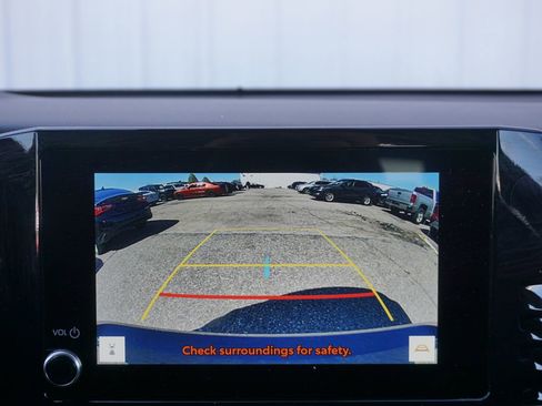 Used 2025 Toyota Camry SE image 7