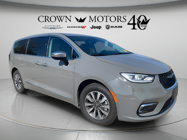 Used 2023 Chrysler Pacifica Limited FWD image 7