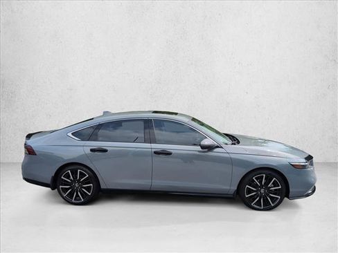 Used 2025 Honda Accord Touring image 4